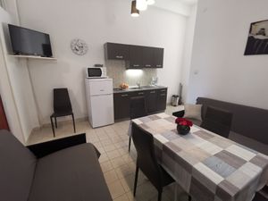 23980771-Ferienwohnung-4-Crikvenica-300x225-3