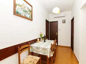 23933940-Ferienwohnung-4-Crikvenica-300x225-1