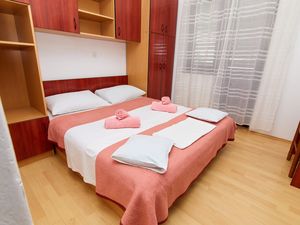 23933940-Ferienwohnung-4-Crikvenica-300x225-5