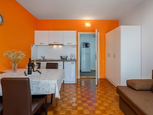 24018373-Ferienwohnung-6-Crikvenica-300x225-3