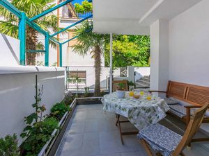 24031468-Ferienwohnung-2-Crikvenica-300x225-3