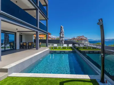 Ferienwohnung für 8 Personen (250 m²) in Crikvenica 1/10