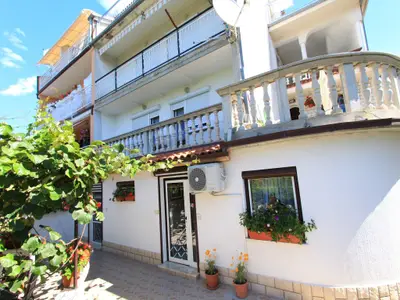 Ferienwohnung für 5 Personen (60 m²) in Crikvenica 1/10