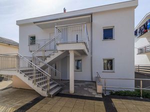 24033289-Ferienwohnung-4-Crikvenica-300x225-3