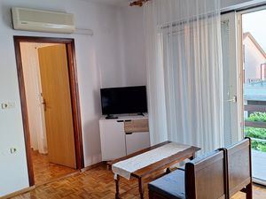 18954972-Ferienwohnung-4-Crikvenica-300x225-3