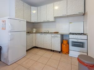 23352320-Ferienwohnung-5-Crikvenica-300x225-4