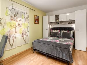 23733319-Ferienwohnung-2-Crikvenica-300x225-5