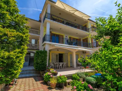 Ferienwohnung für 8 Personen (146 m²) in Crikvenica 1/10