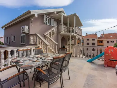 Ferienwohnung für 6 Personen (120 m²) in Crikvenica 1/10