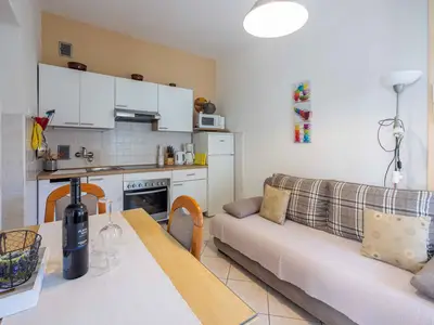 Ferienwohnung für 3 Personen (35 m²) in Crikvenica 1/10