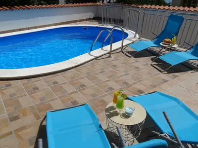 PoolOfHouse