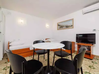 Ferienwohnung für 4 Personen (36 m²) in Crikvenica 1/10