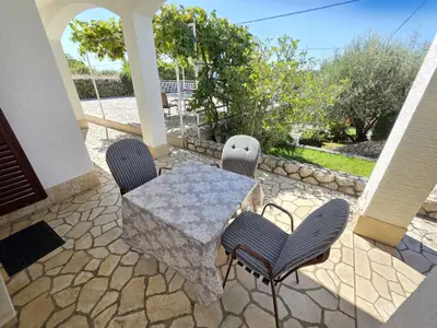 Ferienwohnung für 3 Personen (35 m²) in Crikvenica 1/10