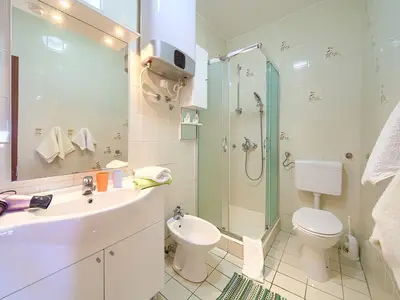 Bad/Dusche. Badezimmer