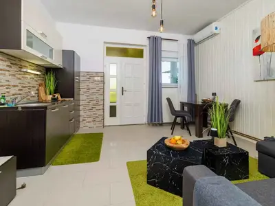 Ferienwohnung für 2 Personen (46 m²) in Crikvenica 1/10