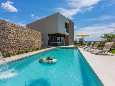 Ferienwohnung für 10 Personen (285 m²) in Crikvenica 1/10