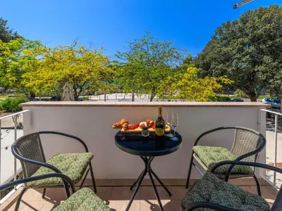 Ferienwohnung für 3 Personen (34 m²) in Crikvenica 1/10