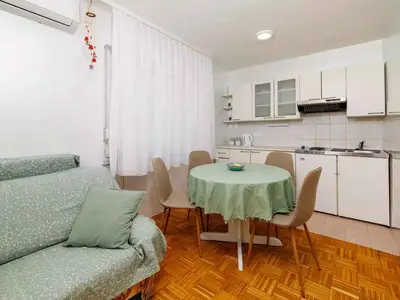 Ferienwohnung für 3 Personen (34 m²) in Crikvenica 4/10
