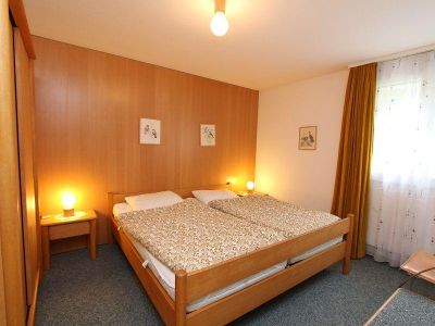 Schlafzimmer mit Doppelbett