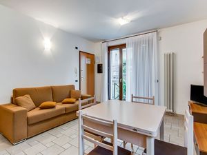 23107885-Ferienwohnung-6-Cupramontana-300x225-4