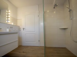 23523161-Ferienwohnung-6-Cuxhaven-300x225-2