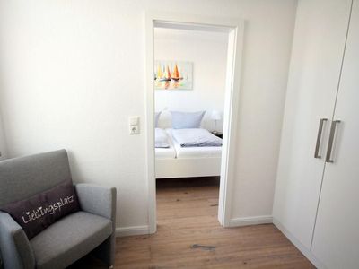 Fewo 3 Haus Seeluft Duhnen - Flur zu Schlafzimmer 1, mit Schrank und Platz für ein Babybett