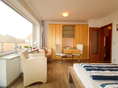 Cuxland-Fewo-Service-Haus Elbe-Wohnung 16-Wohn/Schlafraum