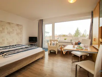Cuxland-Fewo-Service-Haus Elbe-Wohnung 16-Wohn/Schlafraum