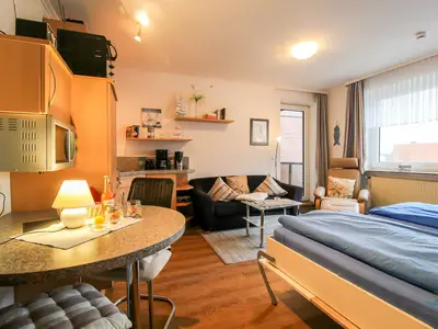 Cuxland-Fewo-Service-Haus Elbe-Wohnung 11-Wohn/Schlafraum