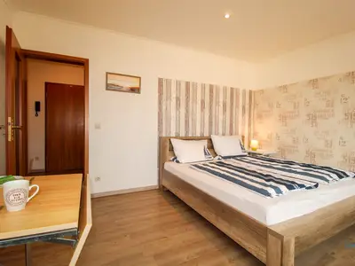 Cuxland-Fewo-Service-Haus Elbe-Wohnung 16-Wohn/Schlafraum