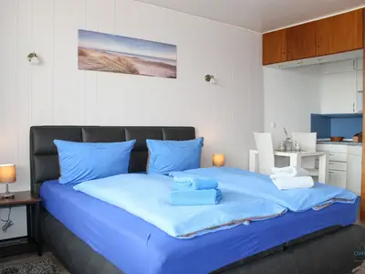 Cuxland-Fewo-Service - Haus Atlantic  - Wohnung 607 B  - Wohn - Schlafzimmer