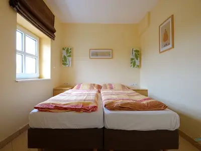 Cuxland-Fewo-Service - Haus Deichgraf Wohnung 348-Schlafzimmer