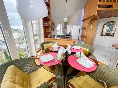 Cuxland-Fewo-Service - City Marina-Küchenzeile-Esszimmer