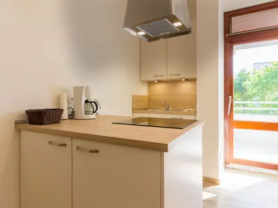 Cuxland-Fewo-Service-Haus Essen-Wohnung 12-Küchenzeile