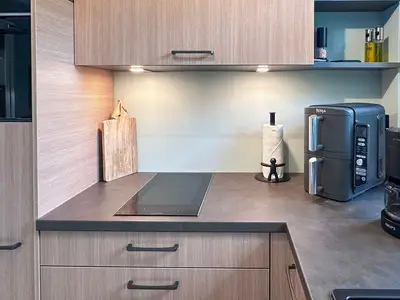 Induktionskochfeld und Kaffeevollautomat