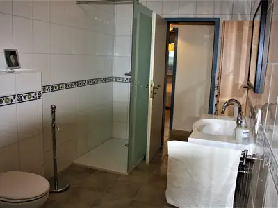 INSIDE, BATHROOM