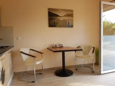 Essbereich mit angrenzender Terrasse welche 40 qm gross ist