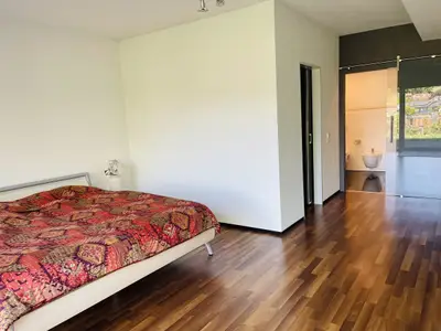 Schlafzimmer Richtung Badezimmer