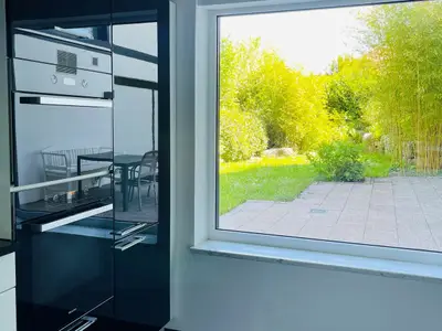 Küche mit Gartenblick