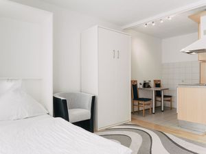 23326606-Ferienwohnung-2-Darmstadt-300x225-2