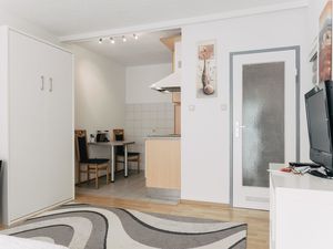 23326606-Ferienwohnung-2-Darmstadt-300x225-4