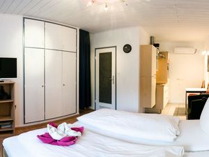 23324052-Ferienwohnung-2-Darmstadt-300x225-2