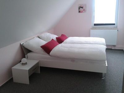 Schlafzimmer 1