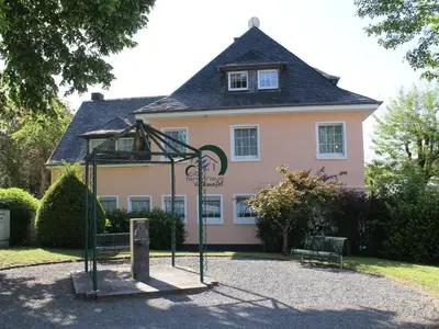 Das schöne Haus, an einer kleinen städischen Parkanlage gelegen Das schöne Haus, an einer kleinen städischen Parkanlage gelegen
