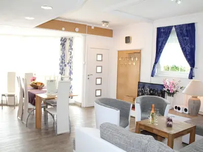 Wohn- und Esszimmer, Esstisch erweiterbar Wohn- und Esszimmer, Esstisch erweiterbar