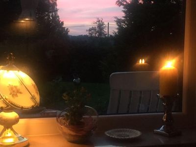 Ausblick aus dem Fenster. Abendstimmung, Blick aus dem Wohnbereich