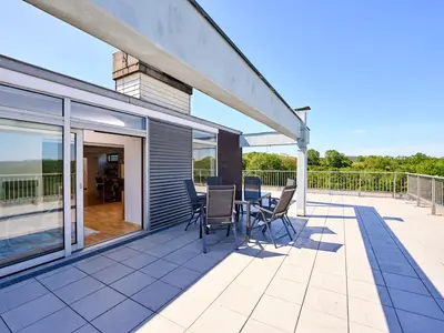 Terrasse mit Tisch