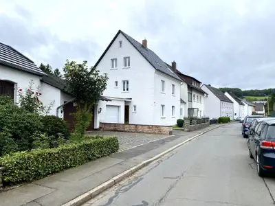 Ansicht Straße & Haus