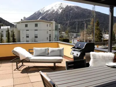 Balkon der Residenz mit Grill und schönem Ausblick zum Entspannen