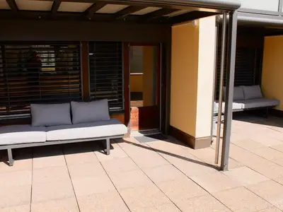 Sitzgelegenheiten auf dem Balkon der Residenz